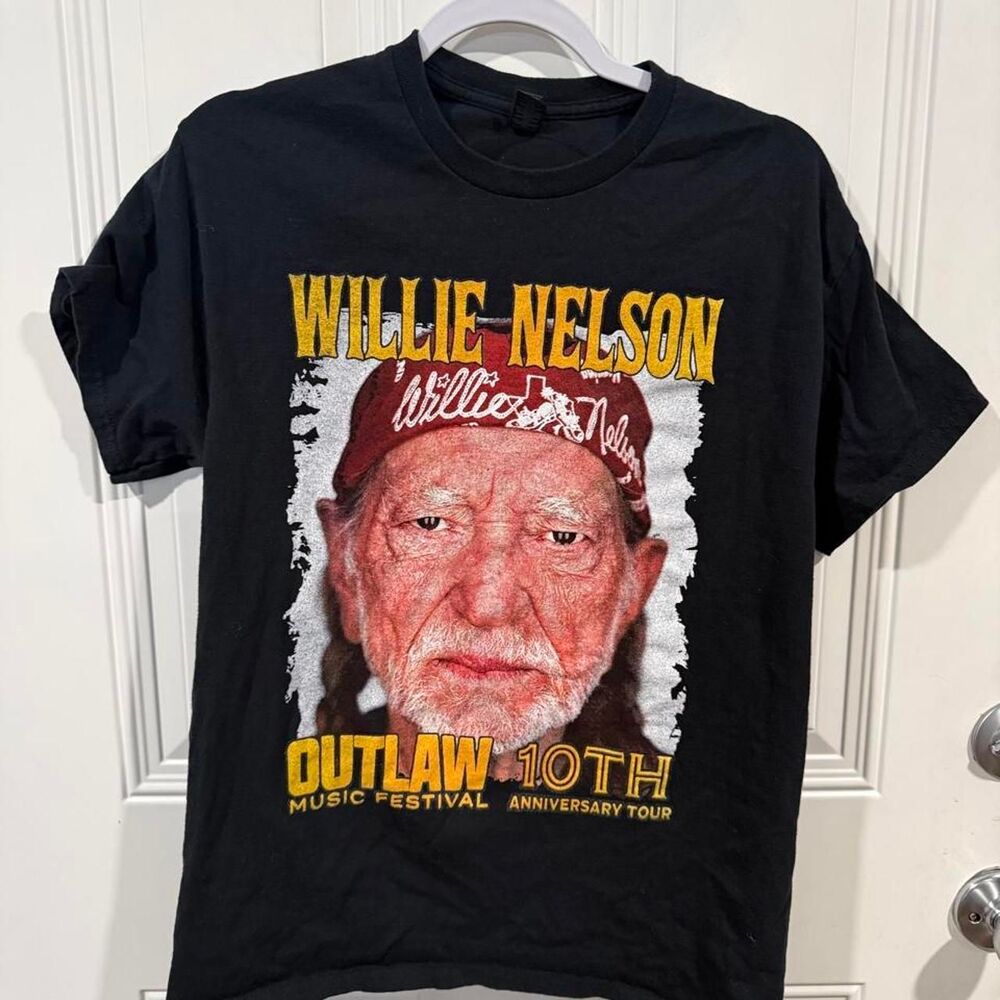 Willie Nelson Outlaw Music Festival 10th Anniversary Tour Concert T-Shirt